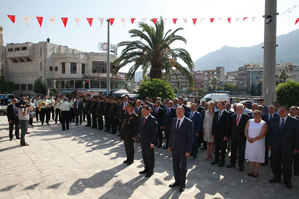 hatayın-kurtuluş-töreni-saygı-duruşu